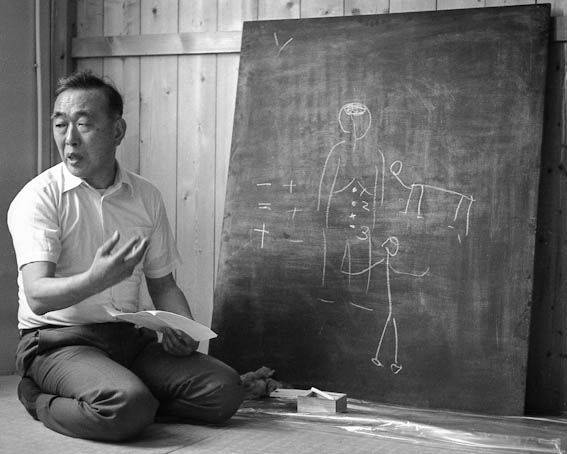 Conférence d'Itsuo Tsuda. Photo de Eva Rodgold©